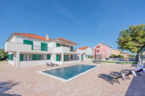 Crowonder Villa Lucija with Large Swimming Pool